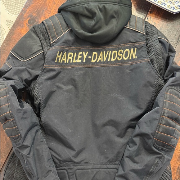 Harley-Davidson Black Bomber Jacket with Gold Details - Picture 5 of 7